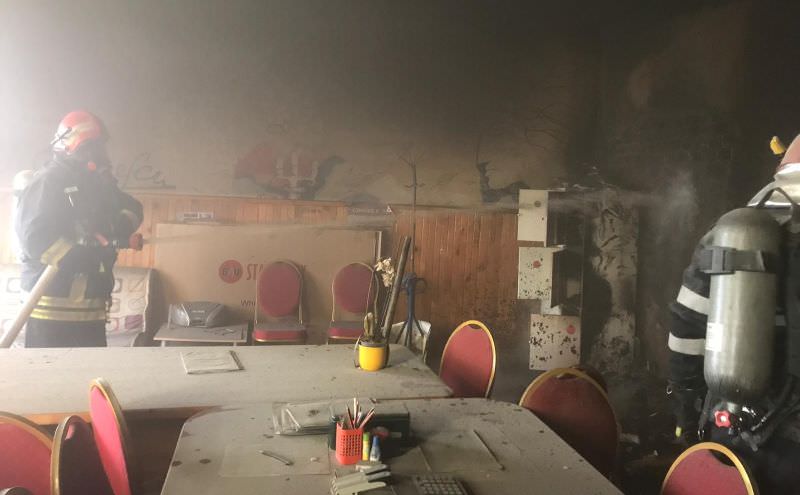 update foto arde școala din cârța - intervin pompierii