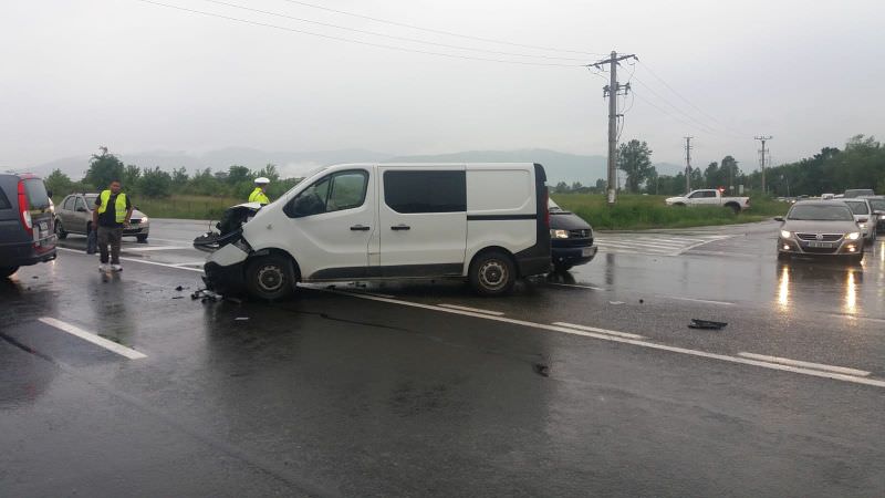 update foto accident grav pe dn1, intersecția cu cisnădie - două victime încarcerate