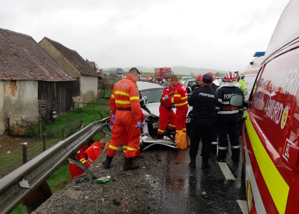 FOTO Accident mortal pe DN1 între Brașov și Sibiu - O femeie a decedat