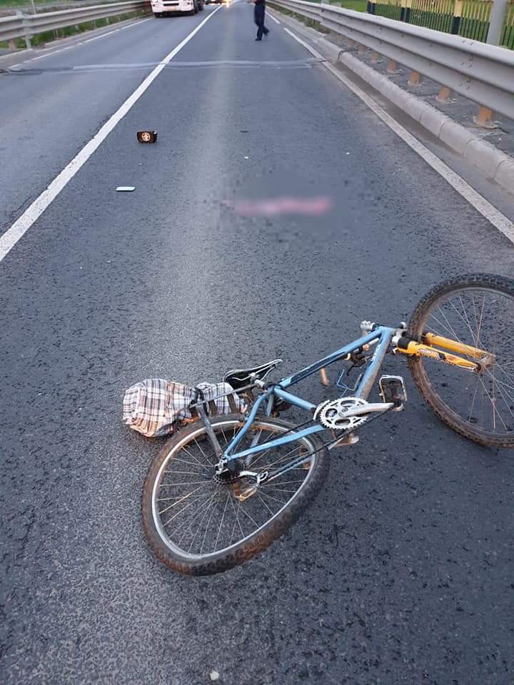 update foto biciclist mort la ieșire din sibiu spre agnita - a fost lovit de un bmw condus de o femeie fără permis
