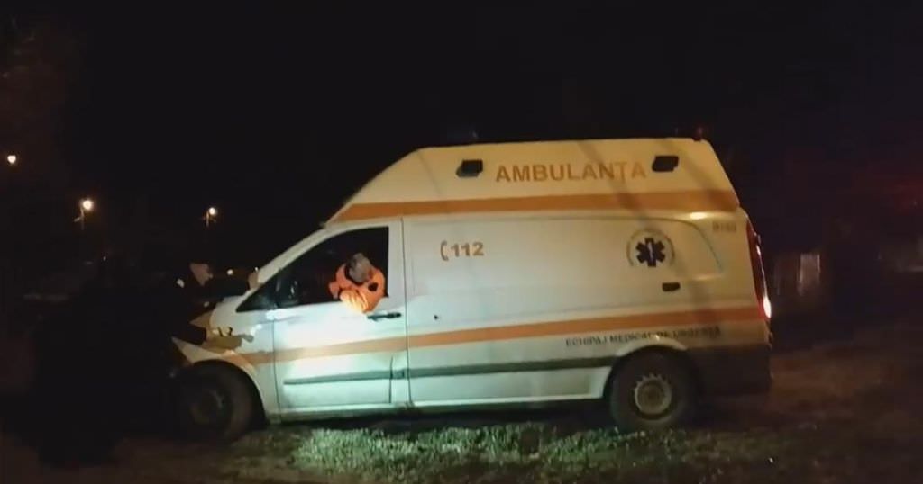 situație critică - o ambulanță a rămas blocată în noroi - pacientul a fost găsit decedat