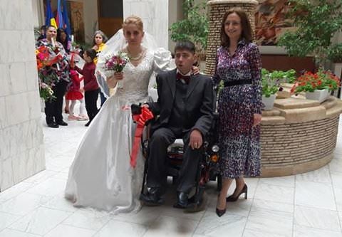 poveste de dragoste cu dizabilități - doi tineri sibieni și-au jurat credință