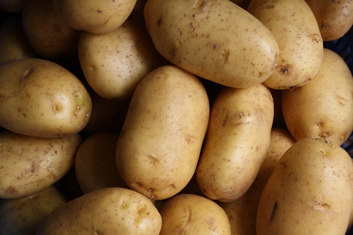 de ce s-au scumpit cartofii