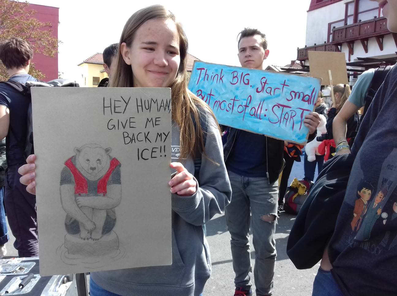 update video foto greenpeace protestează la sibiu în ziua summit-ului ue