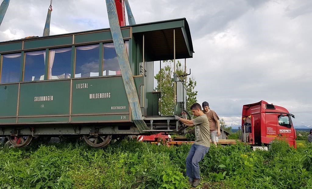 foto mocănița de pe valea hârtibaciului, mai bogată cu trei vagoane - mai este nevoie de o locomotivă