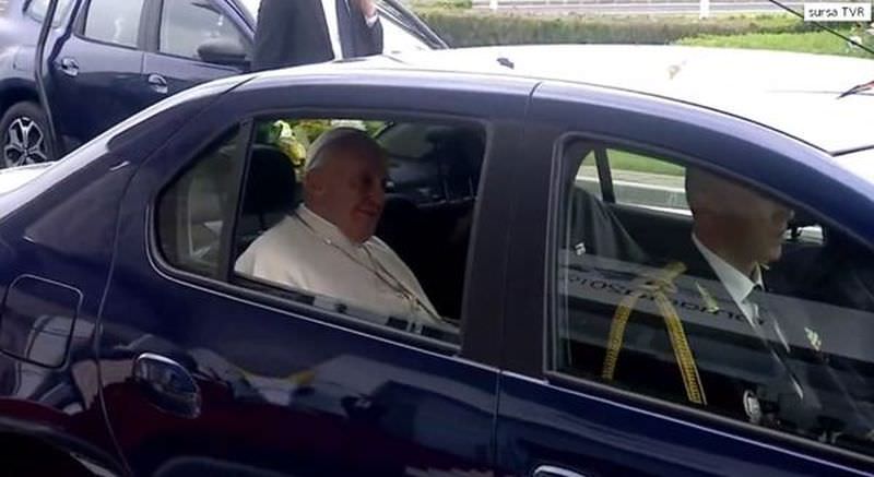 foto papa francisc a mers cu loganul – de ce nu a vrut suveranul pontif o mașină blindată