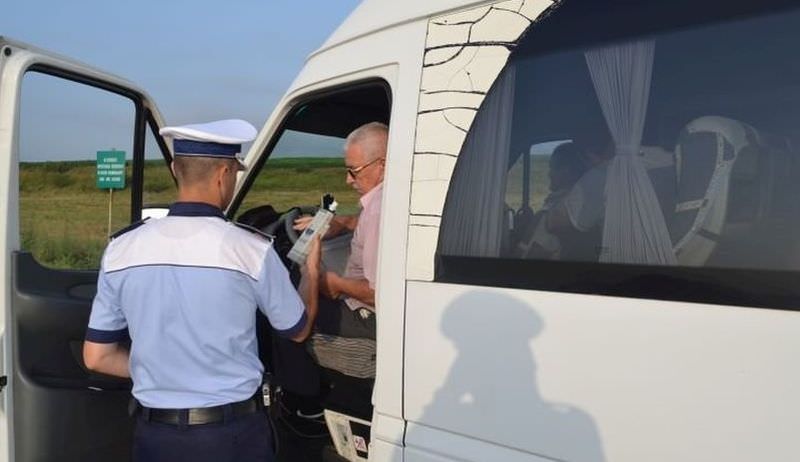 șoferii de autobuz și microbuz vizați de polițiștii sibieni - sunt luați la control