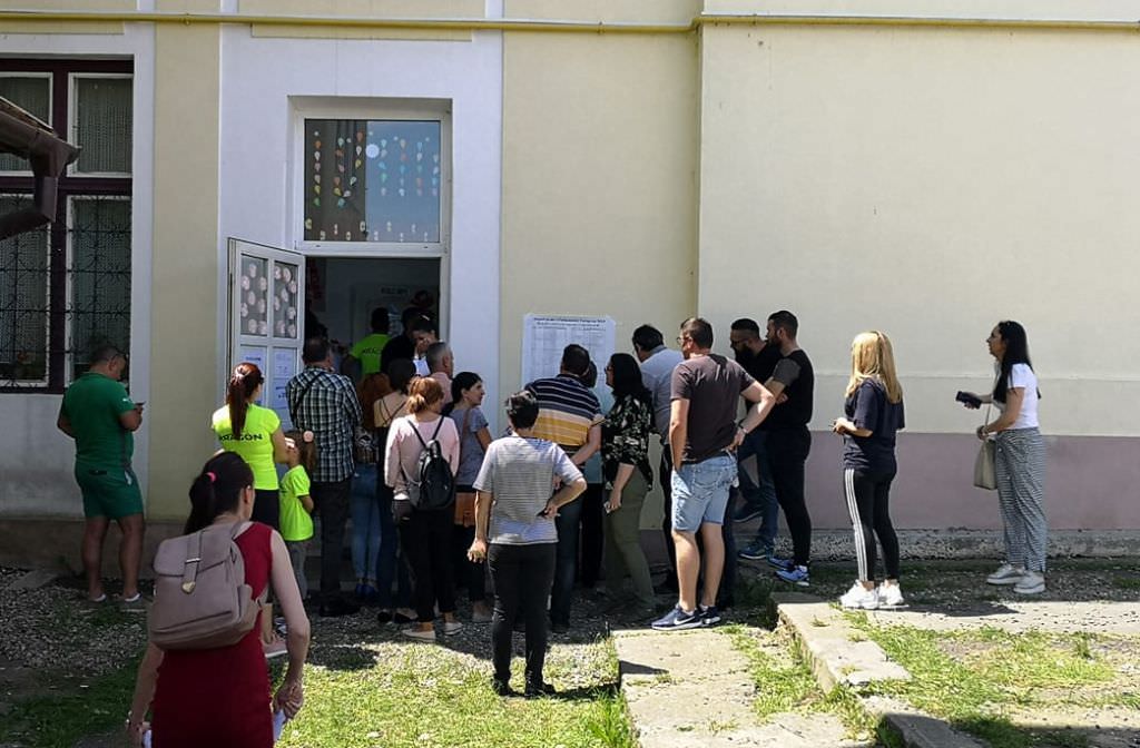 foto locuitorii din cartierul arhitecților au alergat șase kilometri ca să voteze – ”nimic nu ne poate opri!”