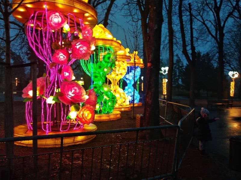 foto eveniment inedit - muzeul din dumbrava luminat duminică la festivalul lanternelor