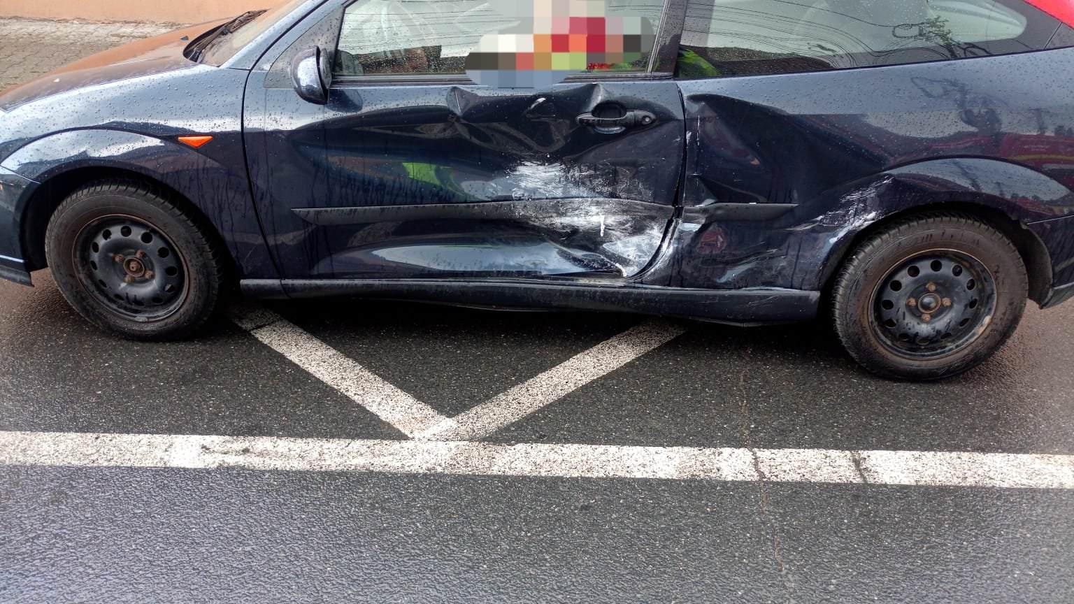 foto accident la mediaș din cauza unei șoferițe de 19 ani
