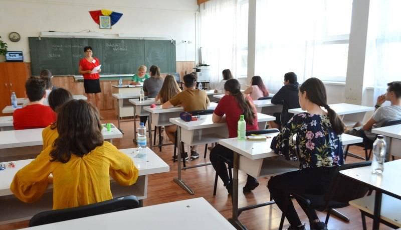 evaluarea națională 2022: peste 350 de elevi de clasa a opta au absentat marți la simularea la matematică la sibiu