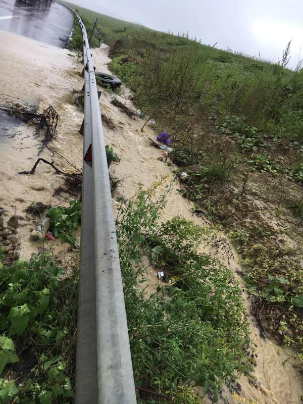 video foto autostrada sibiu - deva în pericol să fie inundată la aciliu