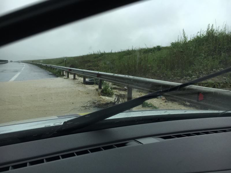 video foto autostrada sibiu - deva în pericol să fie inundată la aciliu