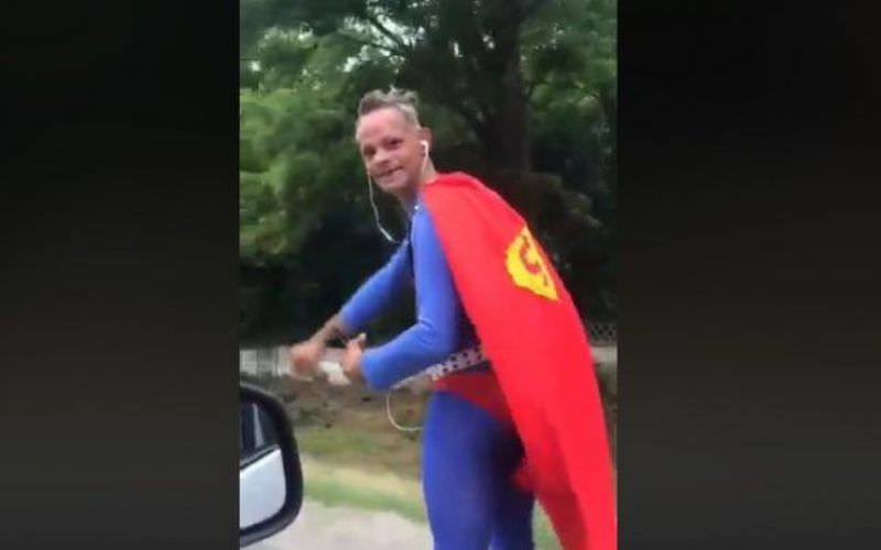 bărbat oprit de polițiști în trafic - „băi, superman, trage-te colo pe dreapta”