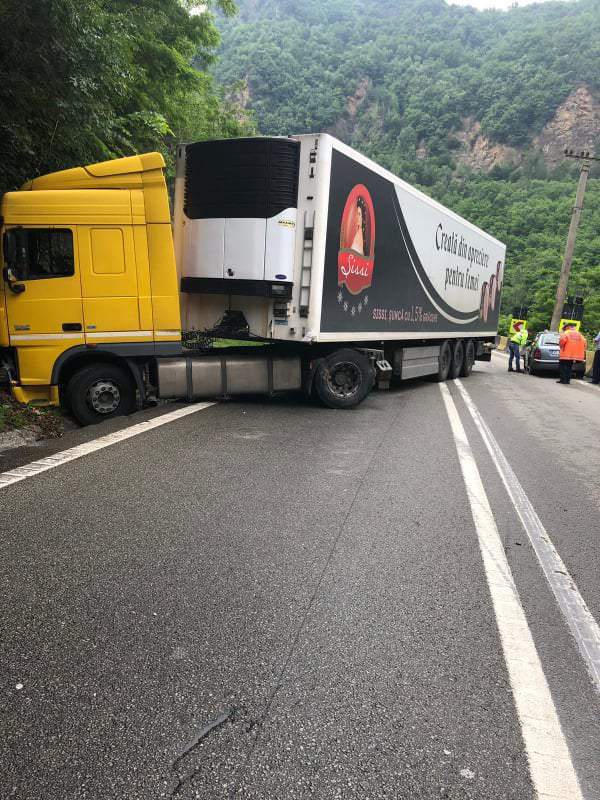 UPDATE Accident grav pe Valea Oltului cu patru victime – Trafic blocat total