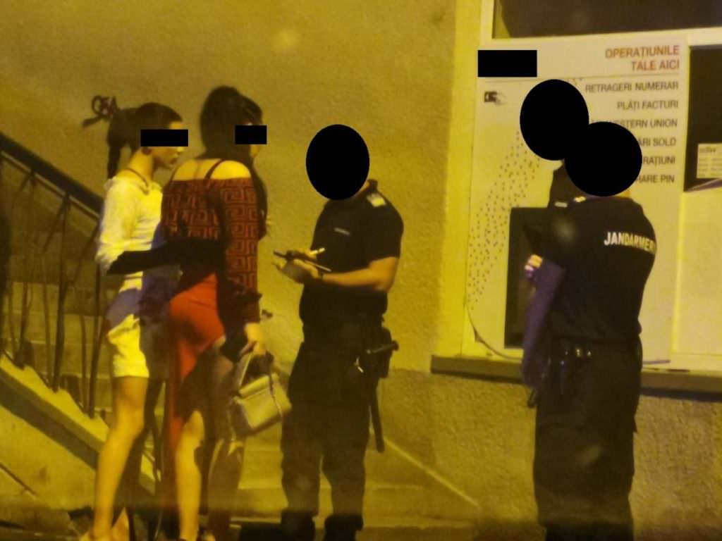 video foto transexuali snopiți în bătaie într-un club de manele din sibiu
