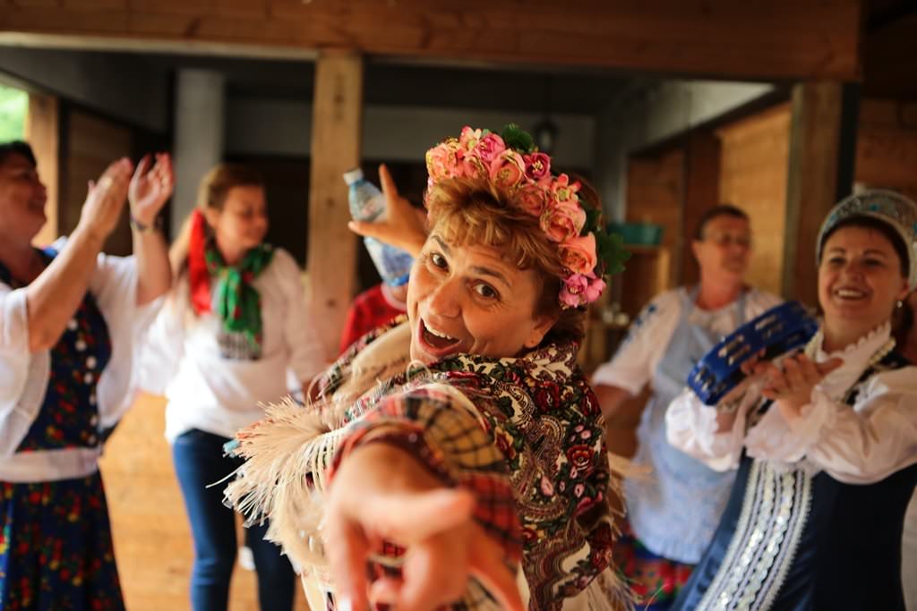 foto astra multicultural a tras zeci de mii de oameni în muzeul în aer liber