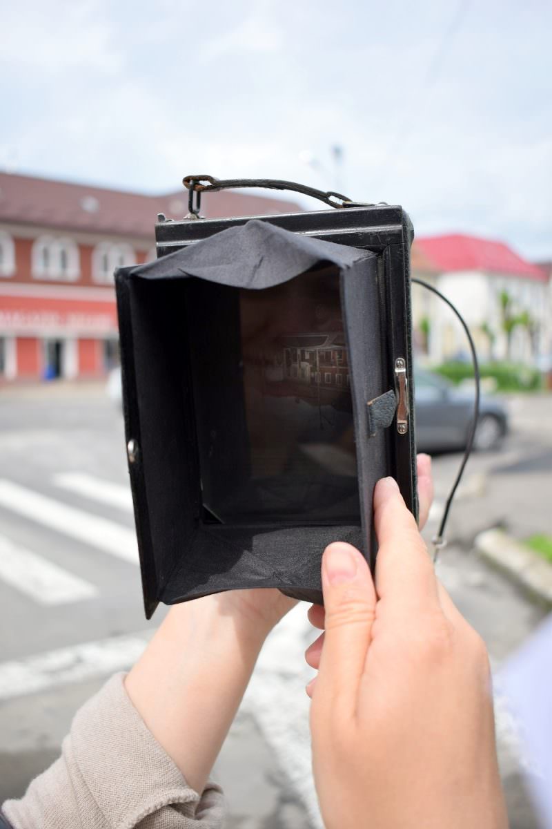 foto camera obscură – ateliere gratuite pentru adolescenți despre fotografie