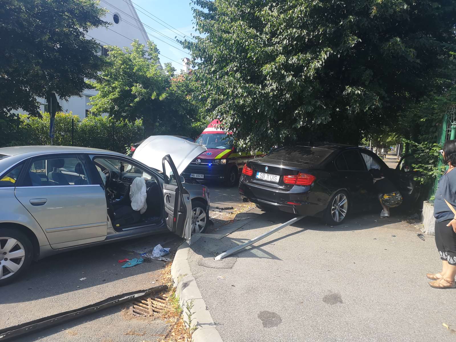 foto - accident pe strada jina la sibiu. cel puțin doi răniți