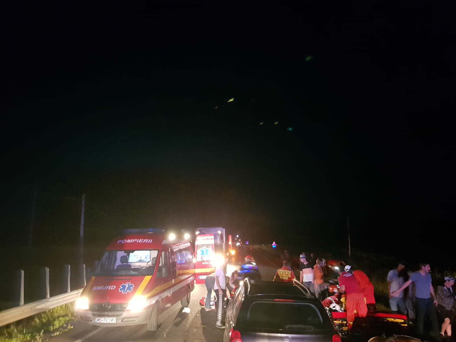 update video foto - accident grav pe dn14 - căruță lovită de o mașină - cinci răniți și un cal mort