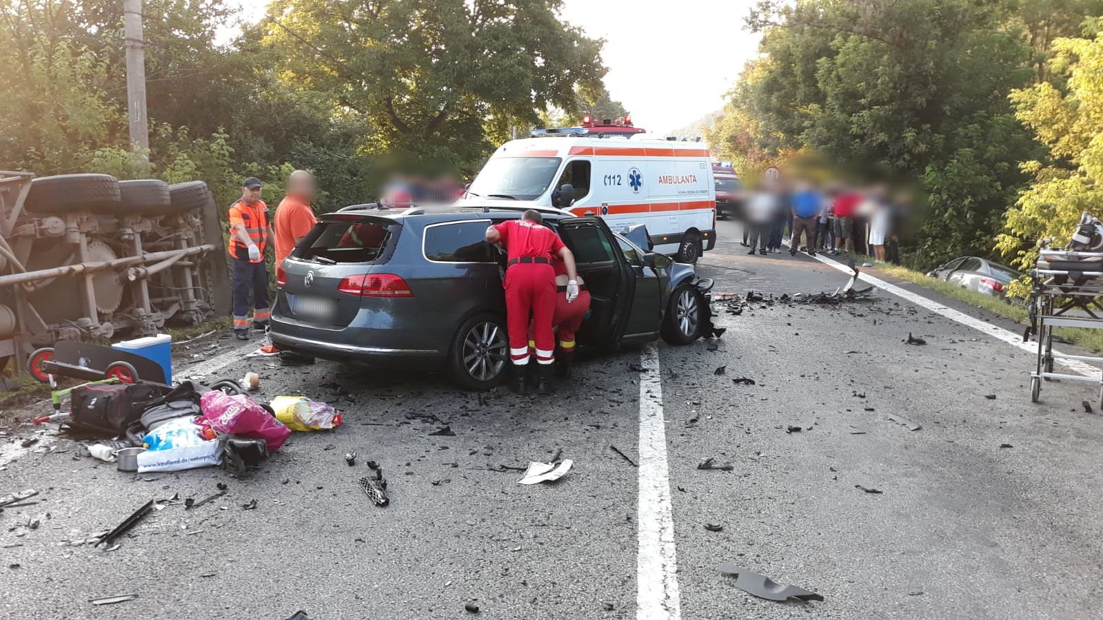foto accident grav între sibiu și vâlcea - doi morți și șase răniți