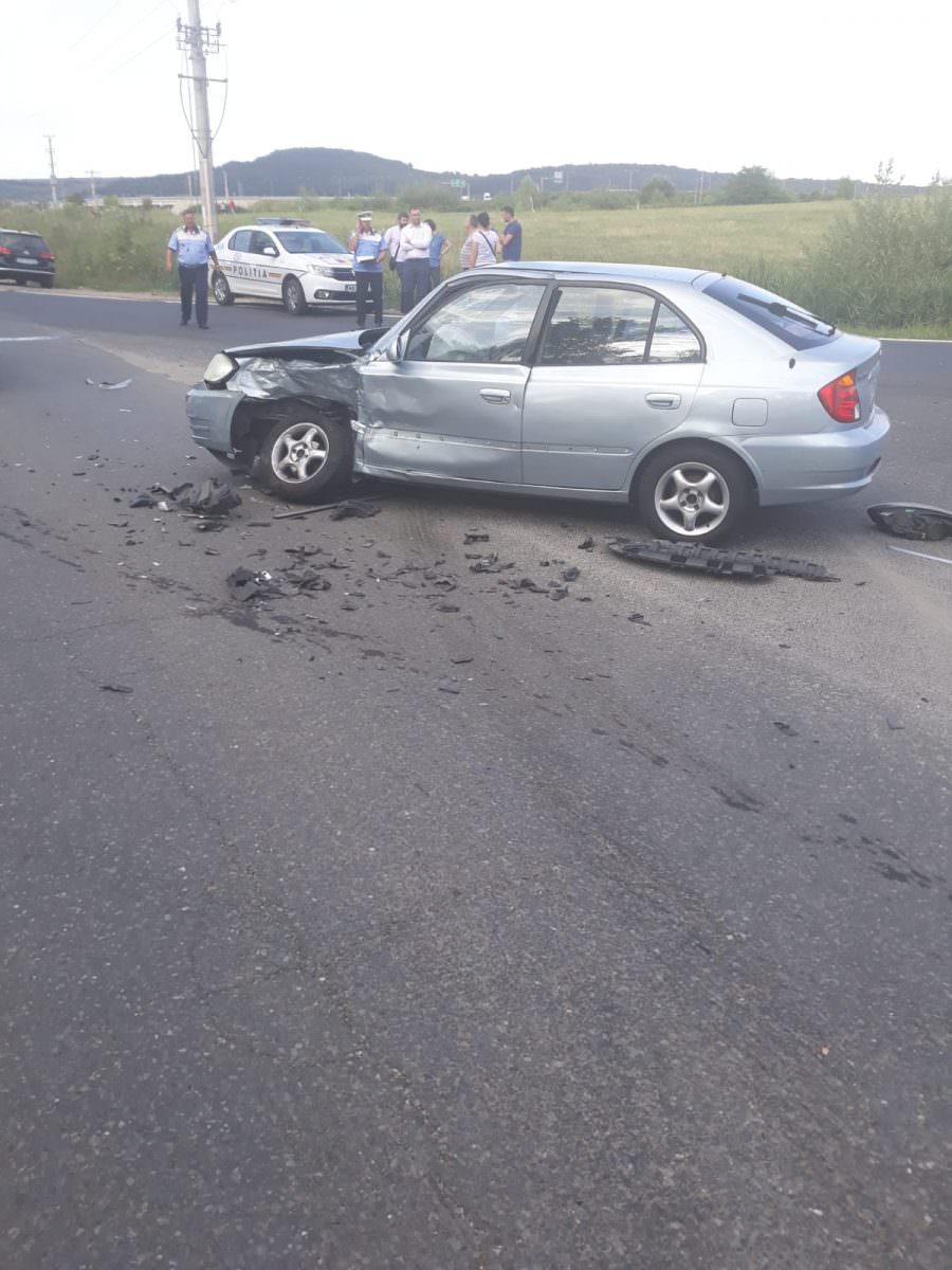 foto accident grav pe autostradă la ieșire spre șelimbăr - patru copii răniți