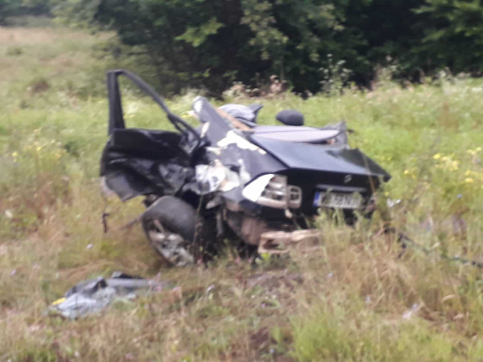 FOTO - Accident grav pe DN1 - Două BMW-uri aproape că s-au dezintegrat - Un om a murit