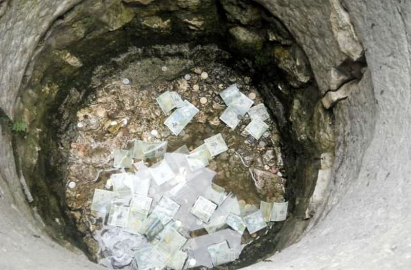 un tânăr a furat banii dintr-o fântână de la o mănăstire de pe valea oltului