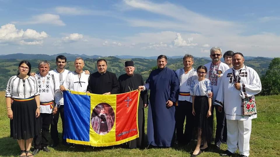 spectacol pentru vârstnicii din sibiu în grădina bisericii de pe strada dealului