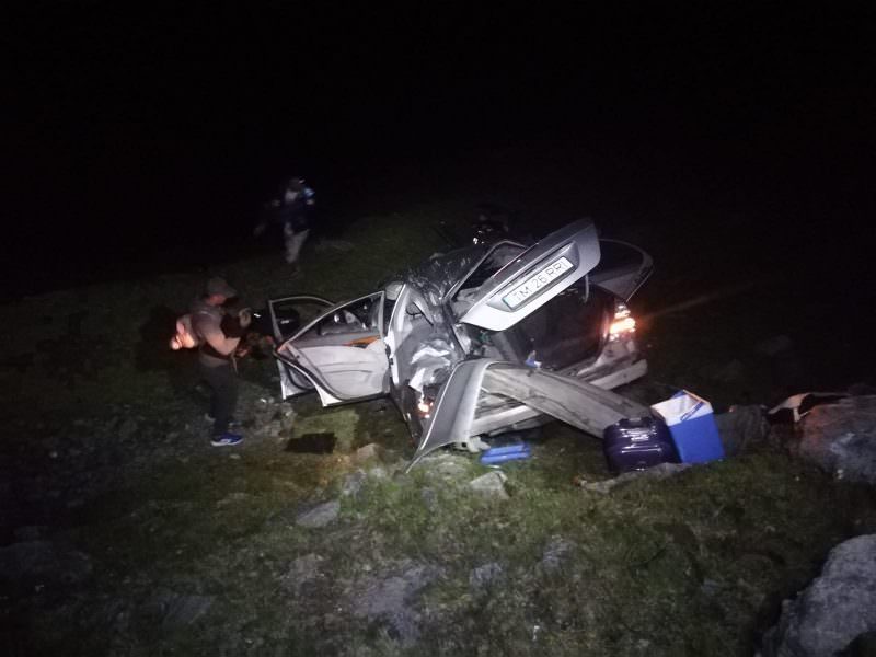 update video foto accident cu cinci răniți pe transfăgărășan - mașină răsturnată în prăpastie