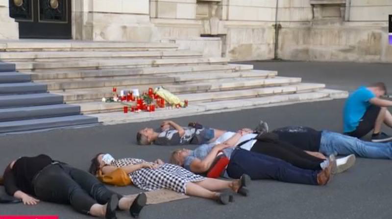 foto - protest în fața ministerului de interne după răpirea și uciderea a două adolescente la caracal