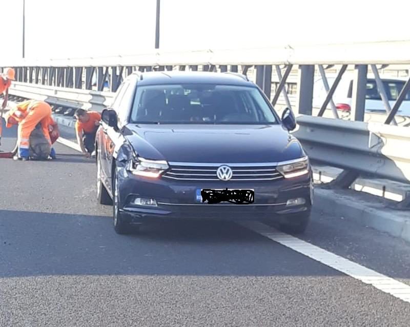 FOTO - Accident pe A1, în apropiere de Sibiu - O persoană rănită