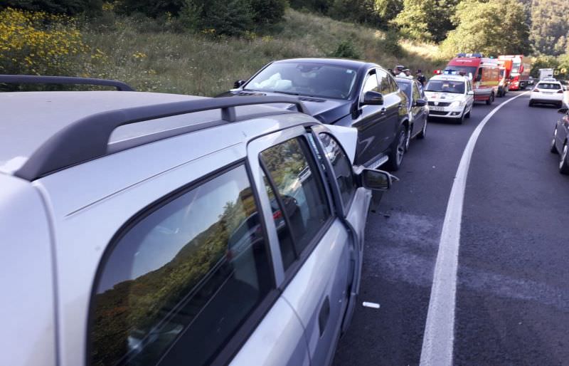 update foto trafic blocat pe valea oltului. accident cu trei mașini