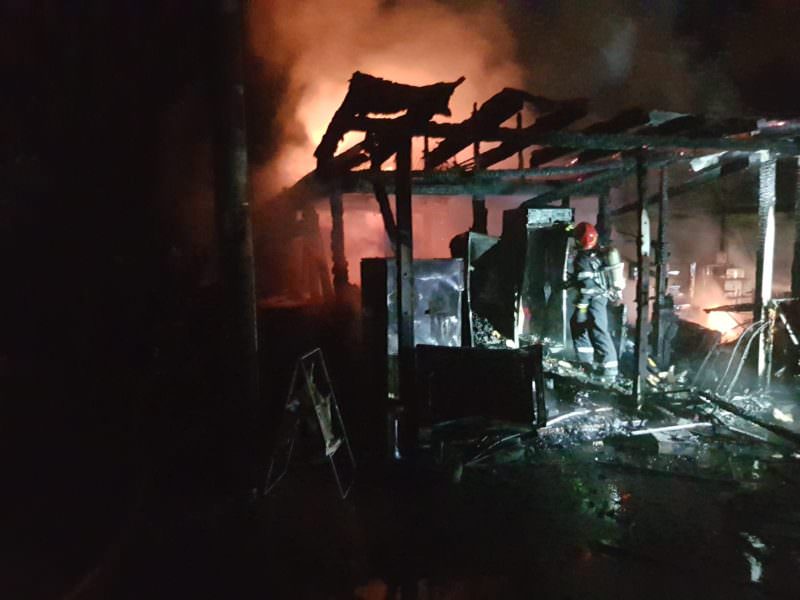incendiul de la zoo sibiu – comercianții fac scandal și spun că rețeaua electrică e praf