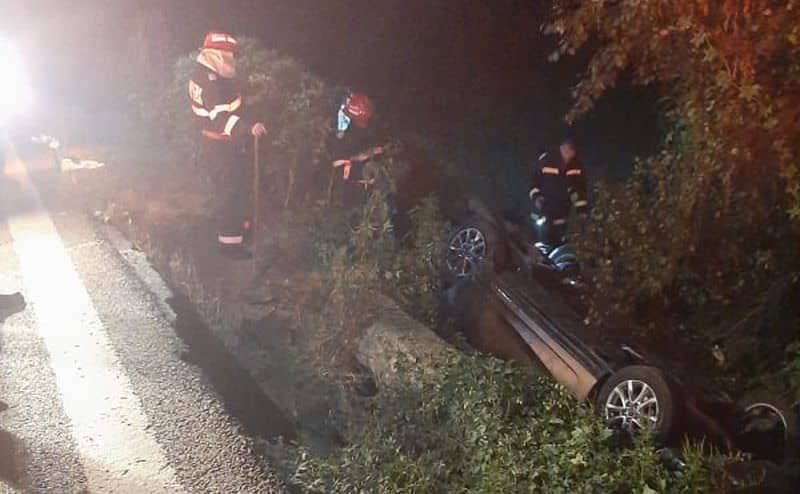 foto - doi copii răniți într-un accident pe valea oltului - patru victime în total