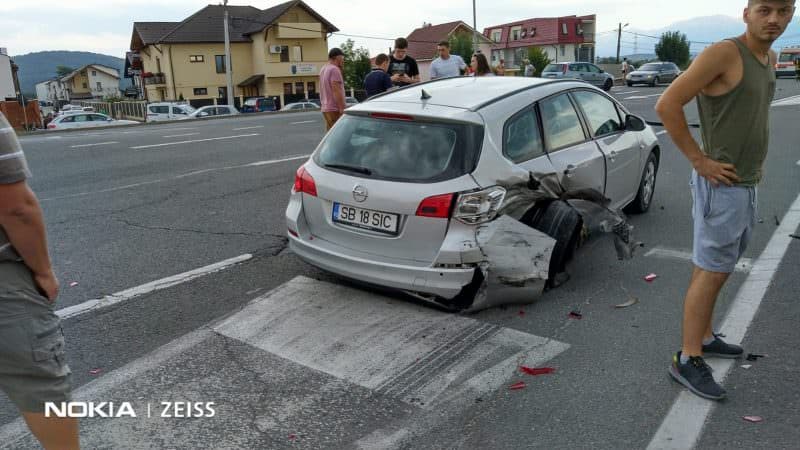 FOTO Accident cu trei mașini la Şelimbăr din cauza unui șofer beat - Trafic blocat