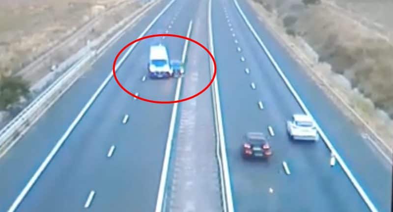 video accident pe autostrada sibiu - deva din cauza unui șofer care stătea pe telefon