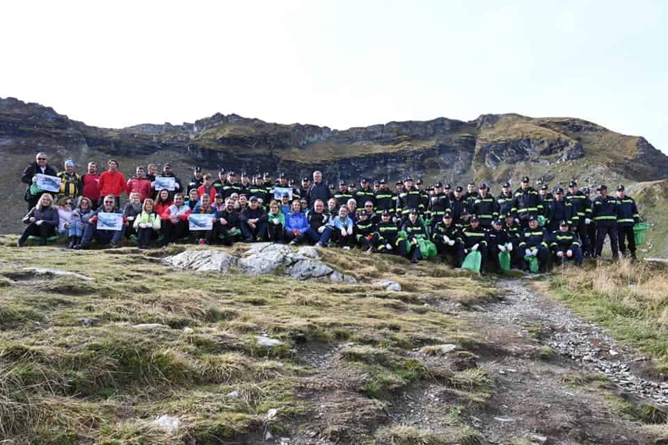 FOTO Pompierii sibieni au participat la acțiunile de curățenie de la Bâlea Lac