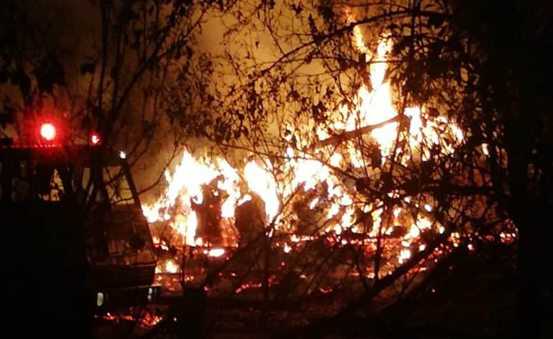 foto - incendiu la richiș - treizeci de iepuri, douăzeci de găini și un câine, au pierit în flăcări