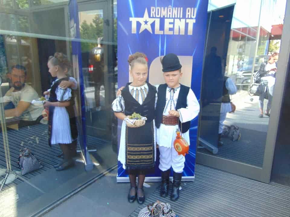 foto călușerii din rășinarii au participat la preselecțiile „românii au talent”