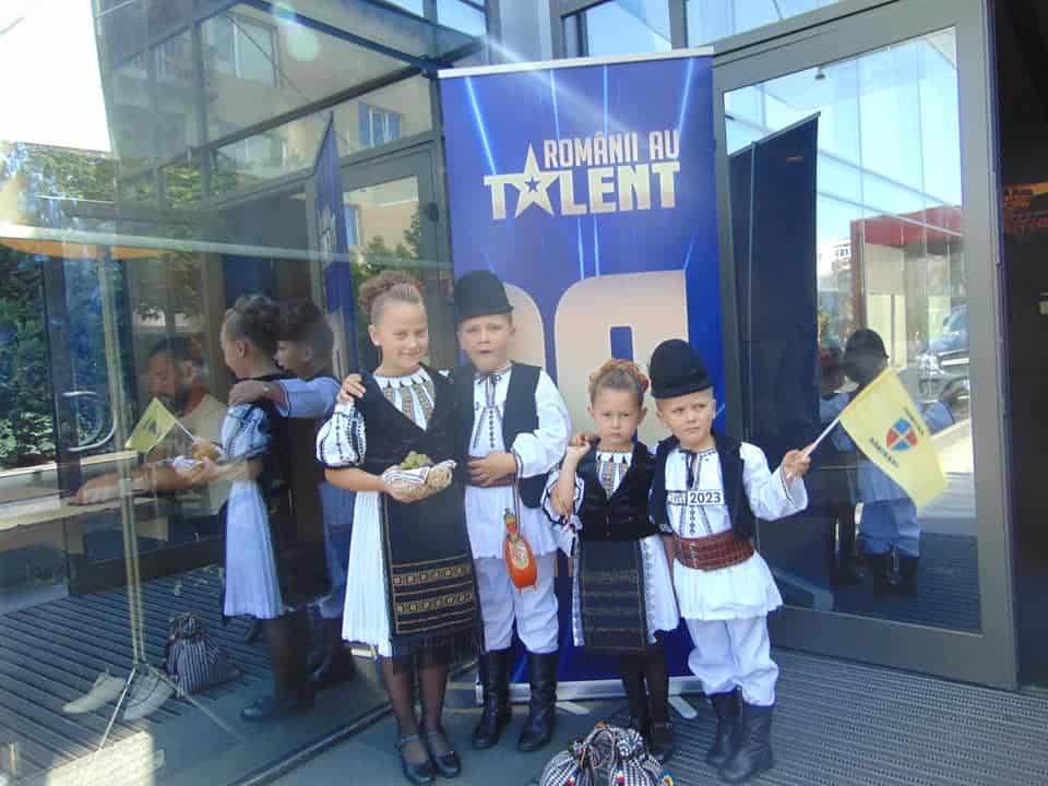 foto călușerii din rășinarii au participat la preselecțiile „românii au talent”