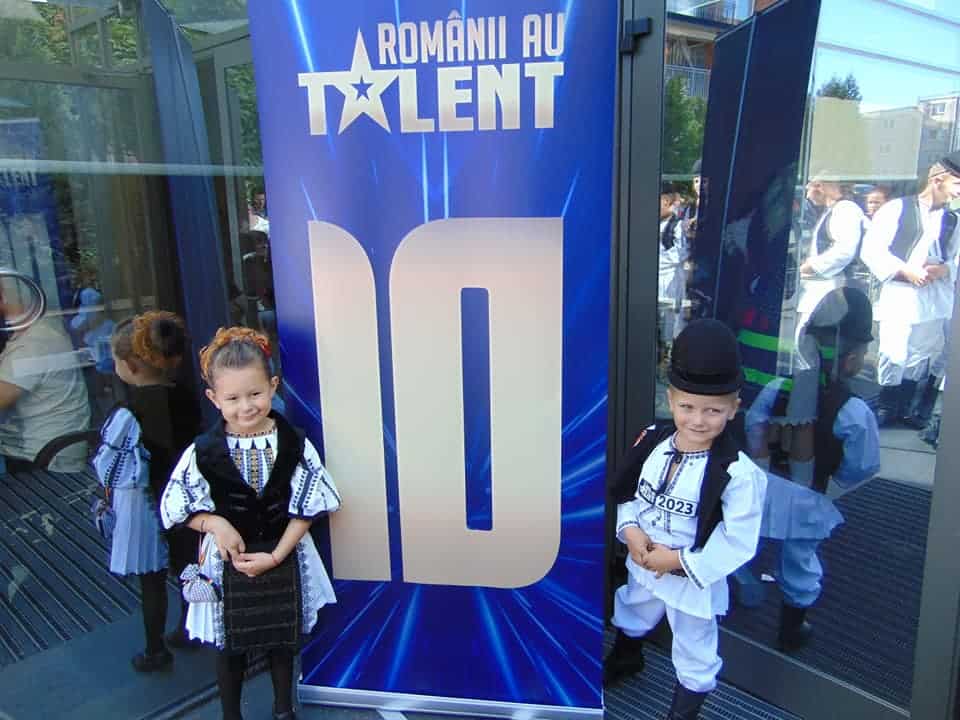 foto călușerii din rășinarii au participat la preselecțiile „românii au talent”