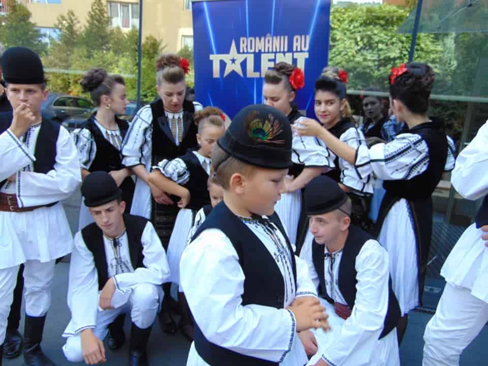 foto călușerii din rășinarii au participat la preselecțiile „românii au talent”