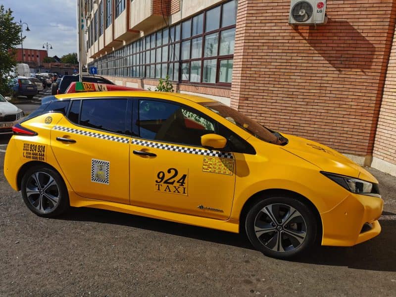 foto primul taxi electric din sibiu – condiții din „viitor” și plată cu cardul