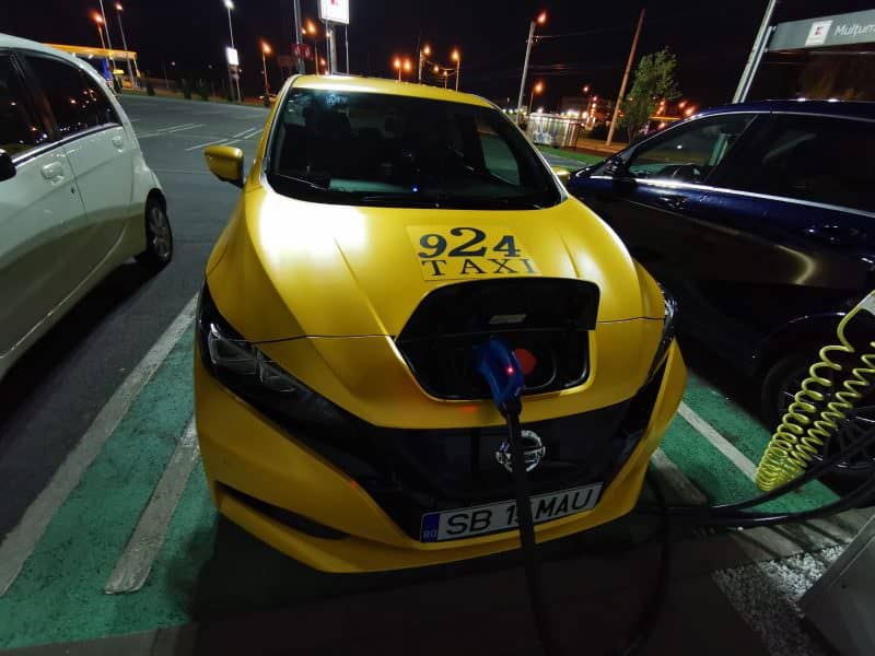 foto primul taxi electric din sibiu – condiții din „viitor” și plată cu cardul