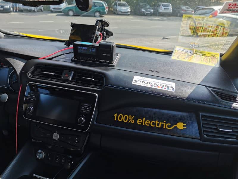 foto primul taxi electric din sibiu – condiții din „viitor” și plată cu cardul