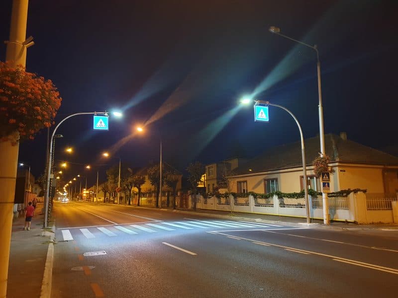 FOTO Primele treceri de pietoni iluminate inteligent din Sibiu - Pietonii vor fi mai în siguranță