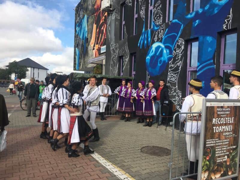 FOTO Piața Transilvania a împlinit șapte ani. A fost sărbătorită cu cântec și joc