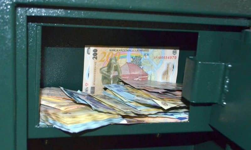 românia - trei tineri au furat 168.000 de lei dintr-o asociație a pensionarilor
