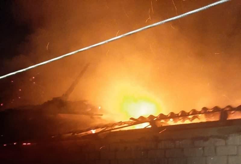 magazii în flăcări la mârșa - pompierii sibieni intervin